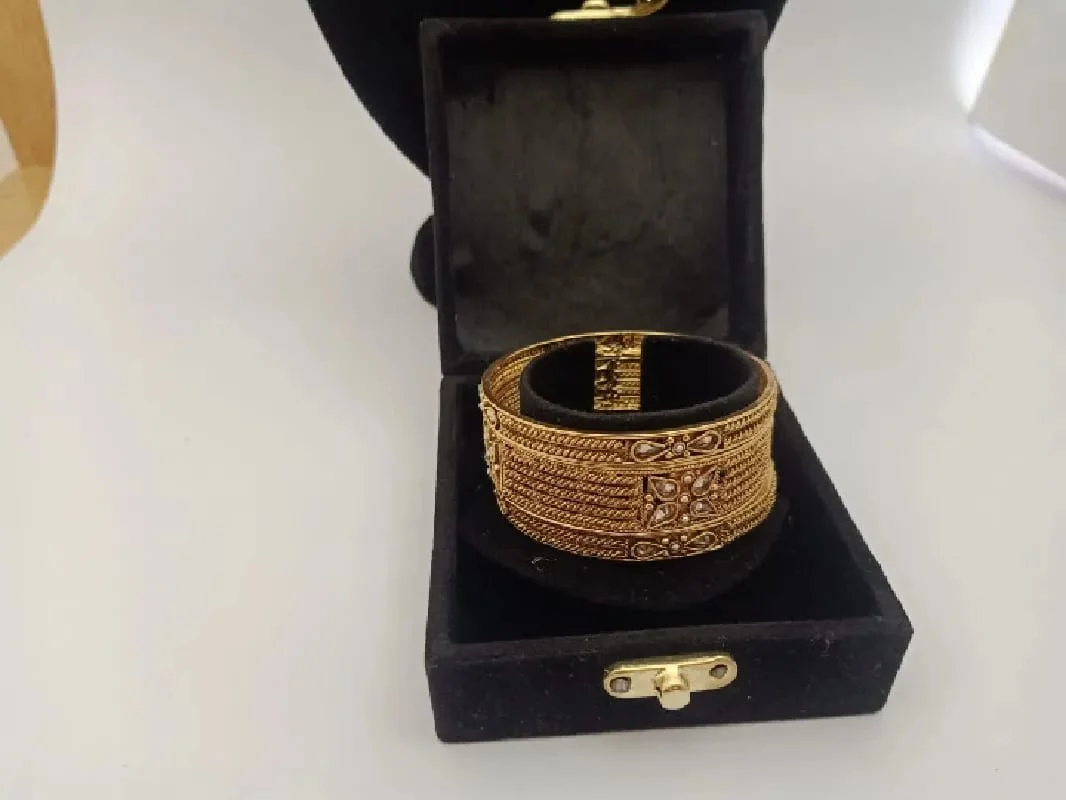 bangles Zaroori Saman Pakistan
