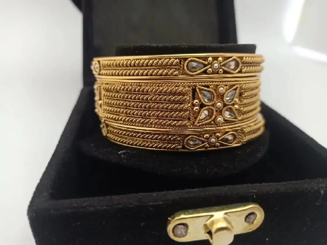 bangles Zaroori Saman Pakistan