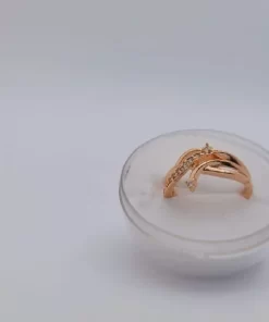 Lustrous ring
