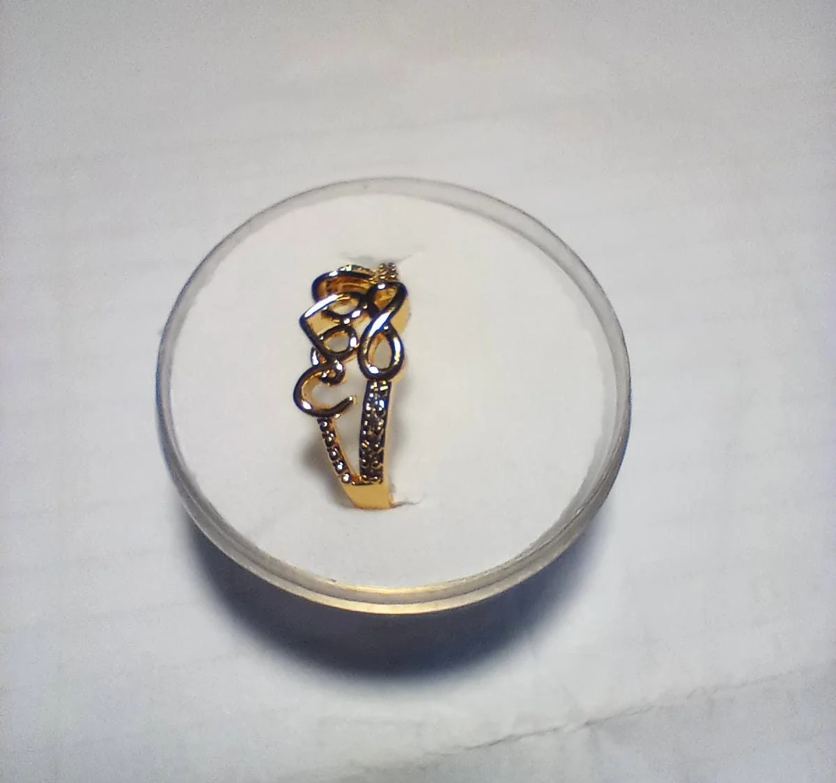 Alluring golden ring Zaroori Saman Pakistan