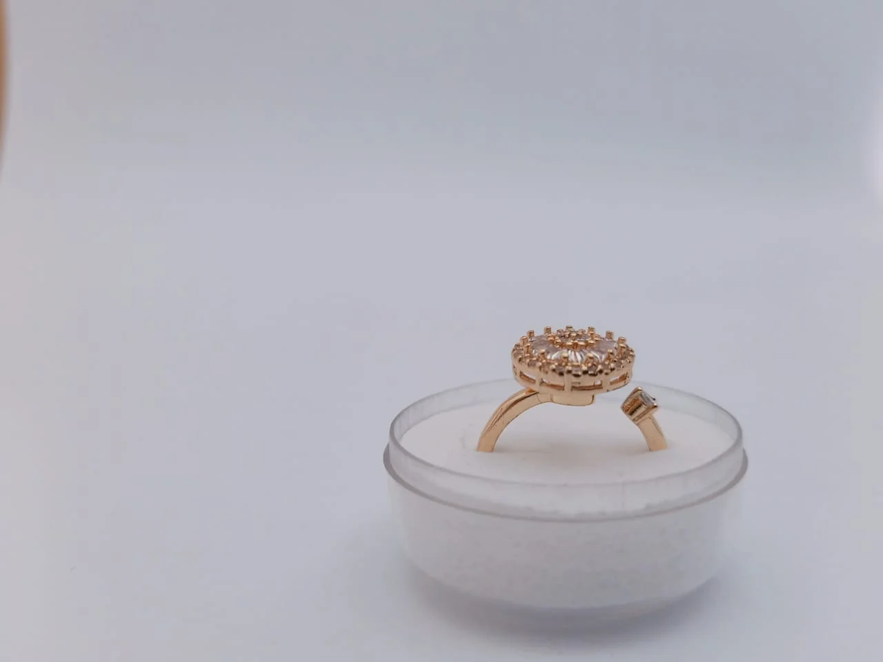Stylish Golden Ring Zaroori Saman Pakistan