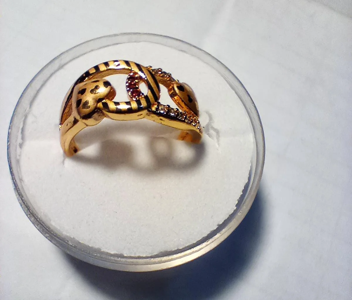 special gift Ring Zaroori Saman Pakistan